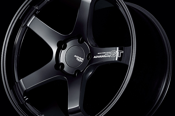 Advan Racing GT for Porsche Macan - F: 20x9.5 +26 R: