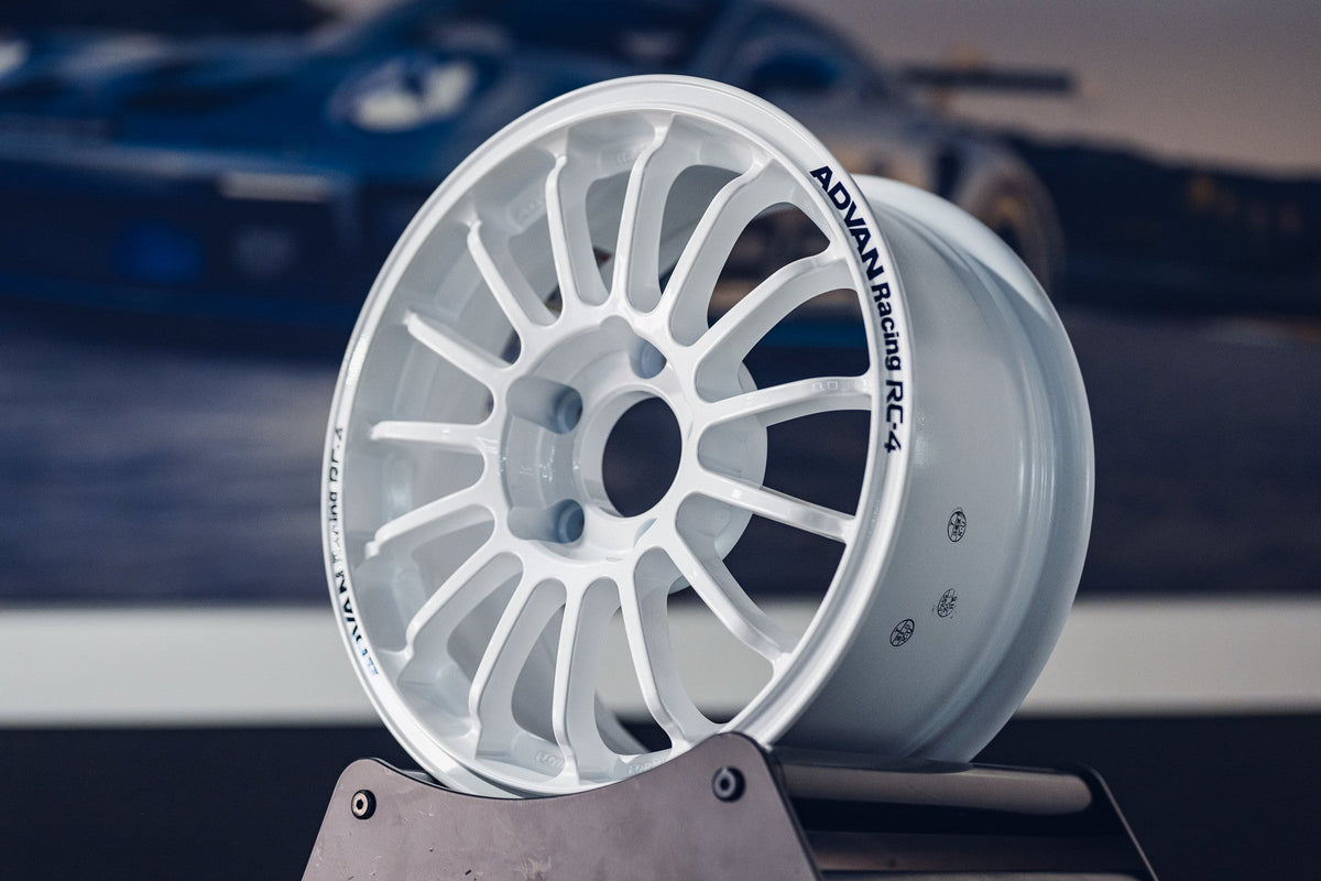 Advan Racing RC-4 15’’ - 15x7 +35 5x114.3 / Rally White