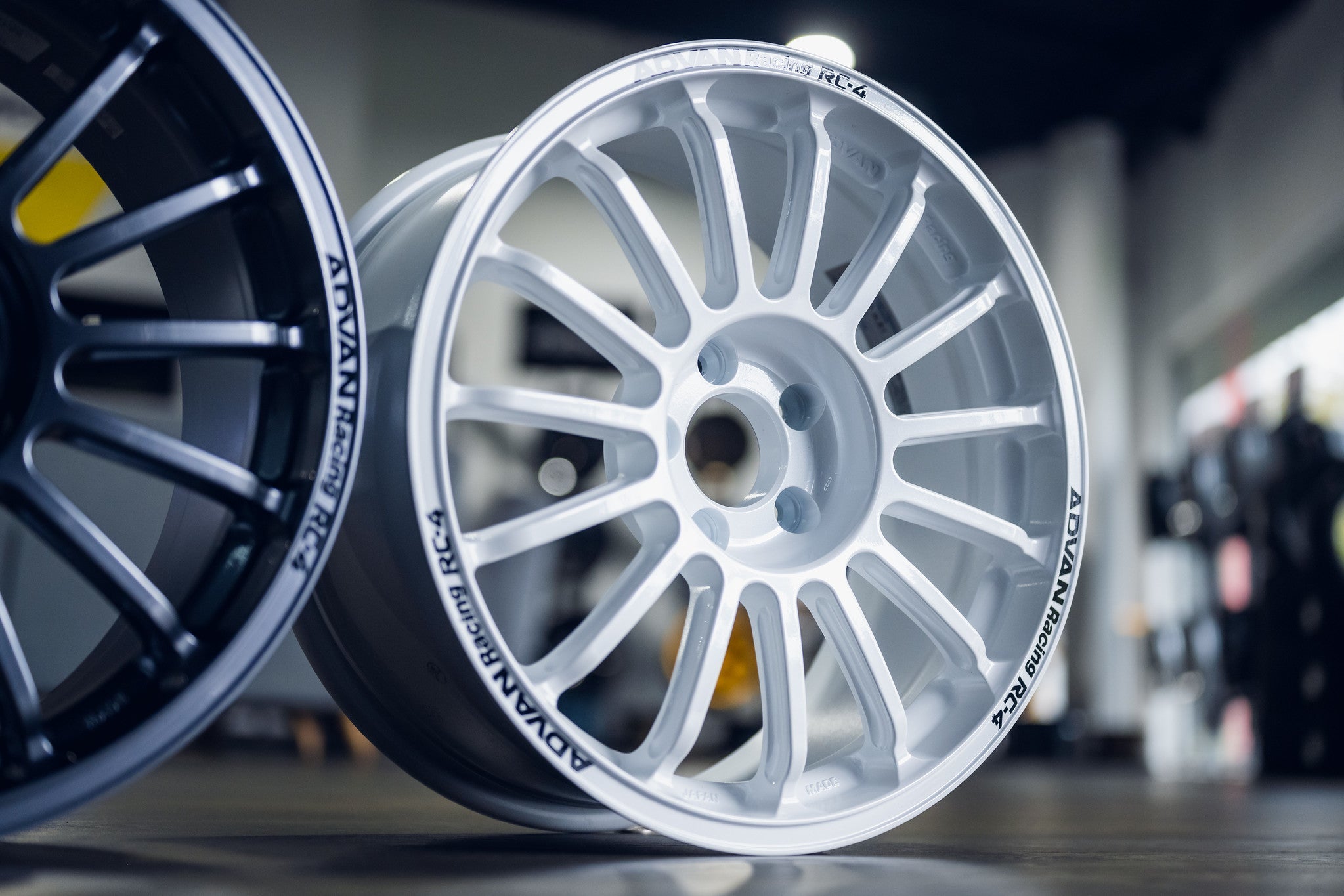 Advan Racing RC-4 18’’ - 18x8 +37 5x114.3 / Rally White