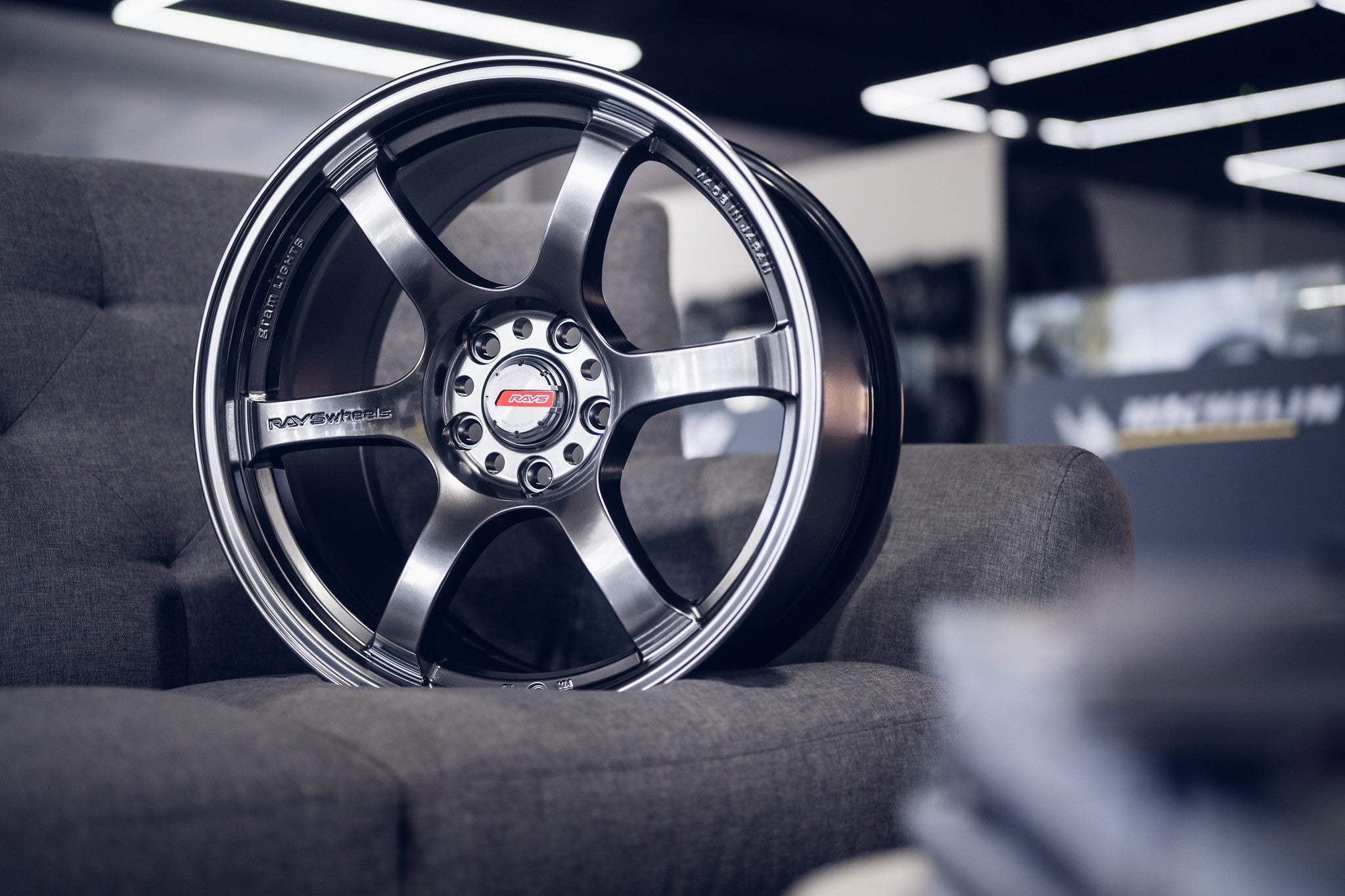 gramLIGHTS 57DR 18’’ - 18x9.5 + 38 5x100 / Grace Silver