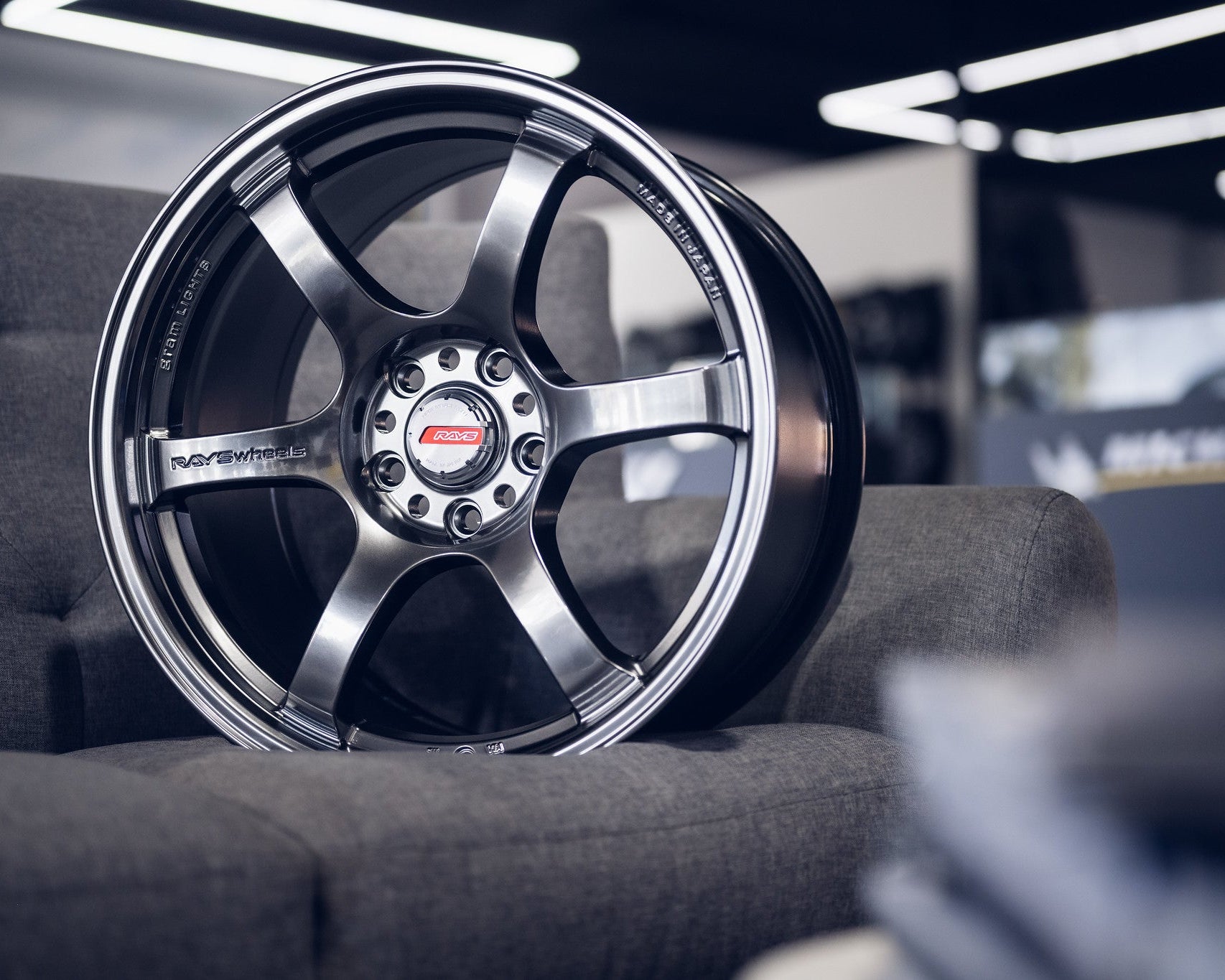 gramLIGHTS 57DR 18’’ - 18x9.5 + 38 5x100 / Grace Silver