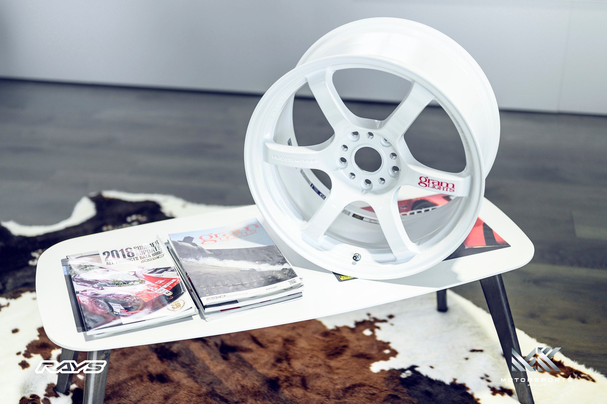 gramLIGHTS 57DR FK8/FL5 Type R - 18x9.5 + 38 5x120