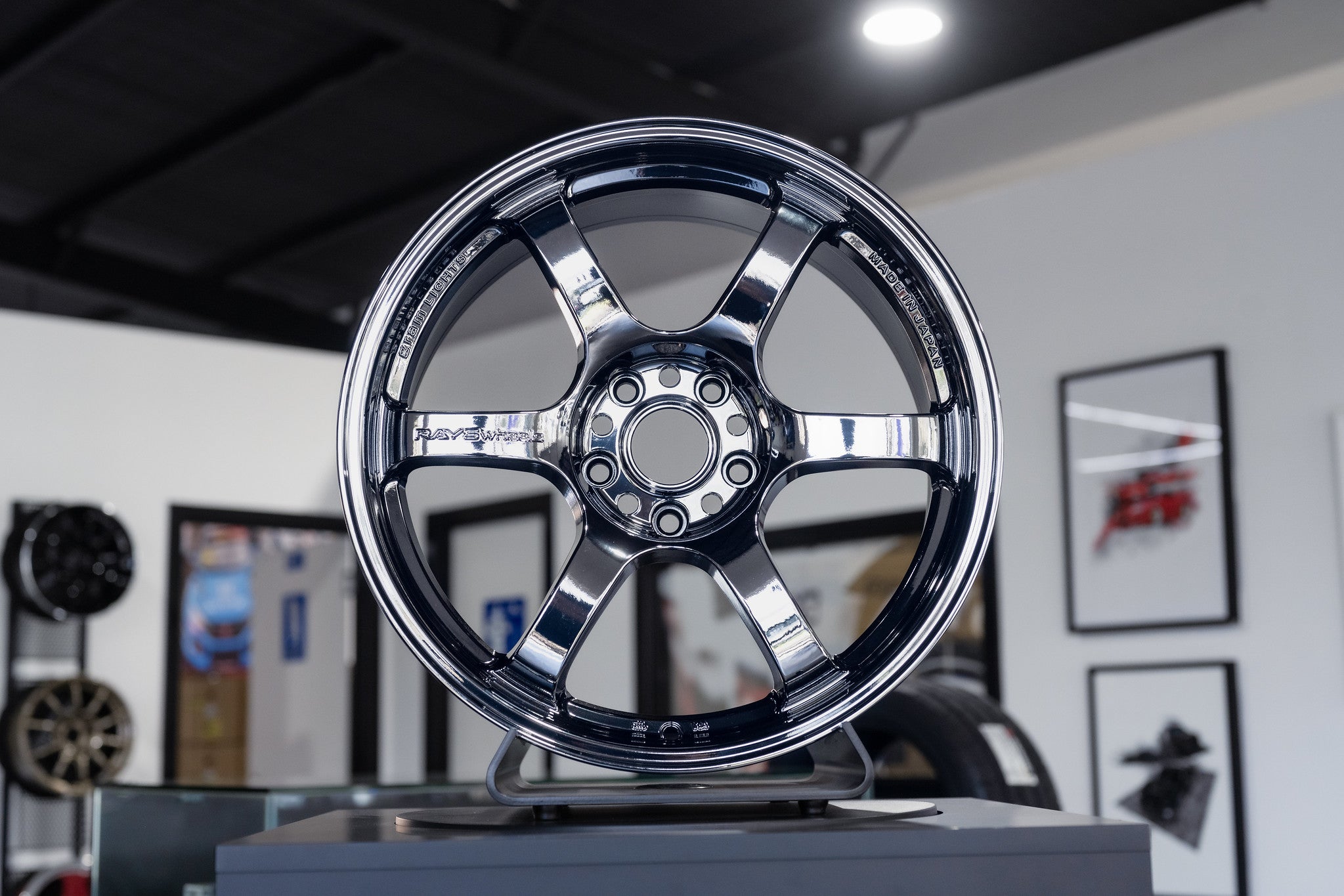 gramLIGHTS 57DR Limited RBC 18’’ - 18x8.5 + 37 5x114.3