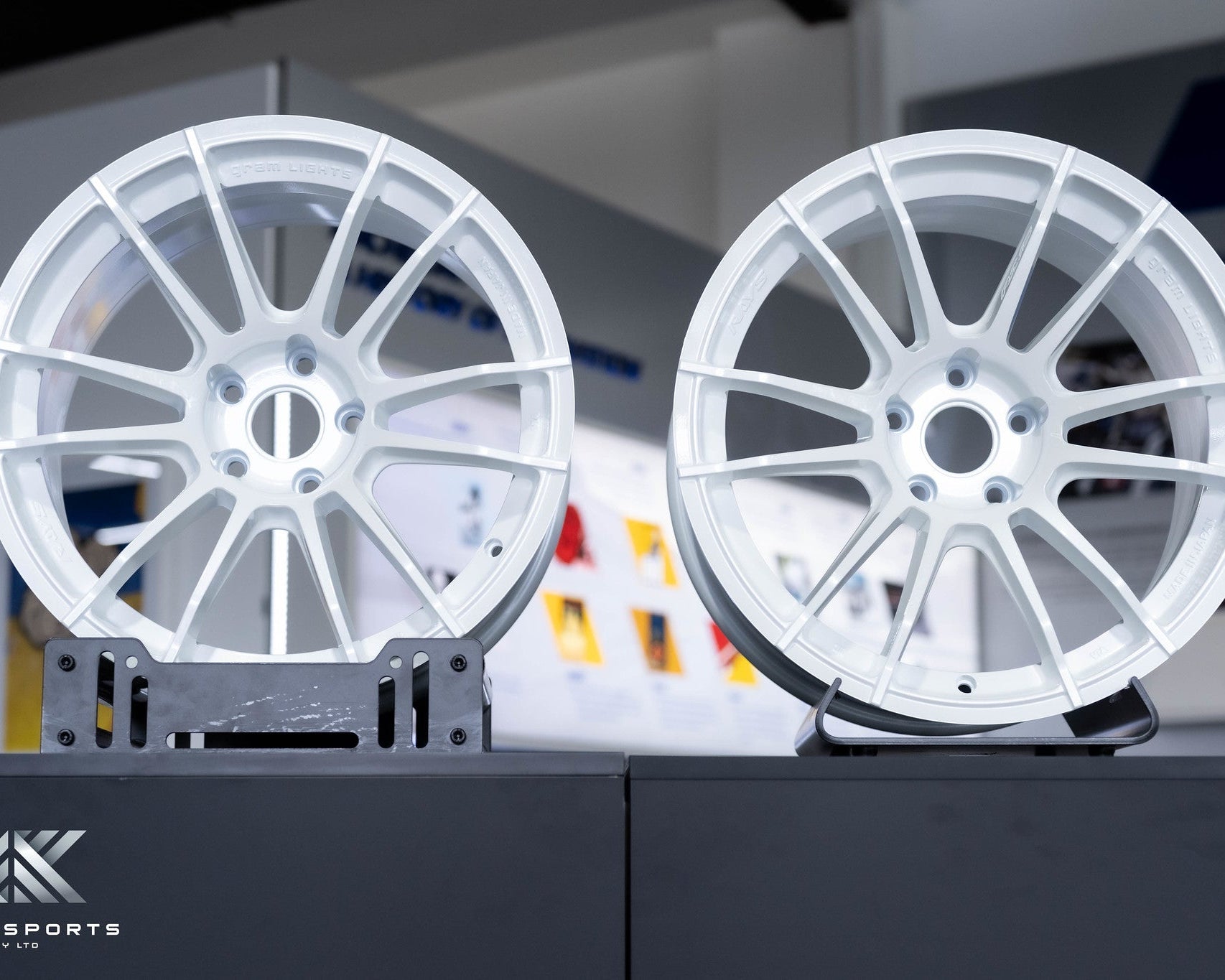 gramLIGHTS 57XR - 18x9.5 + 22 5x114.3 / Ceramic Pearl White