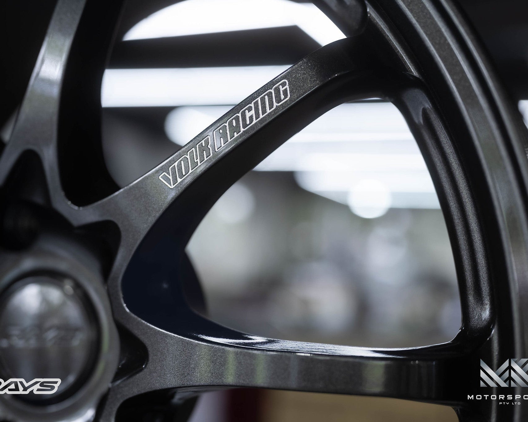 Volk Racing CE28N + 17’’ - Wheels