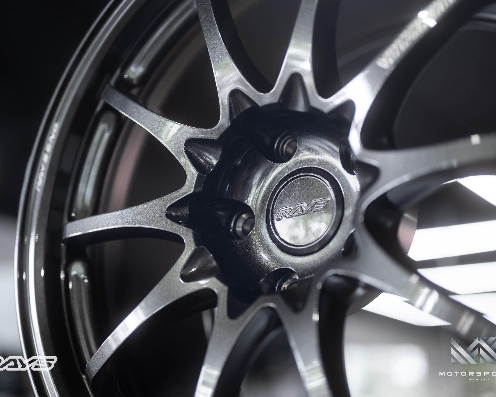 Volk Racing CE28N + 17’’ - Wheels