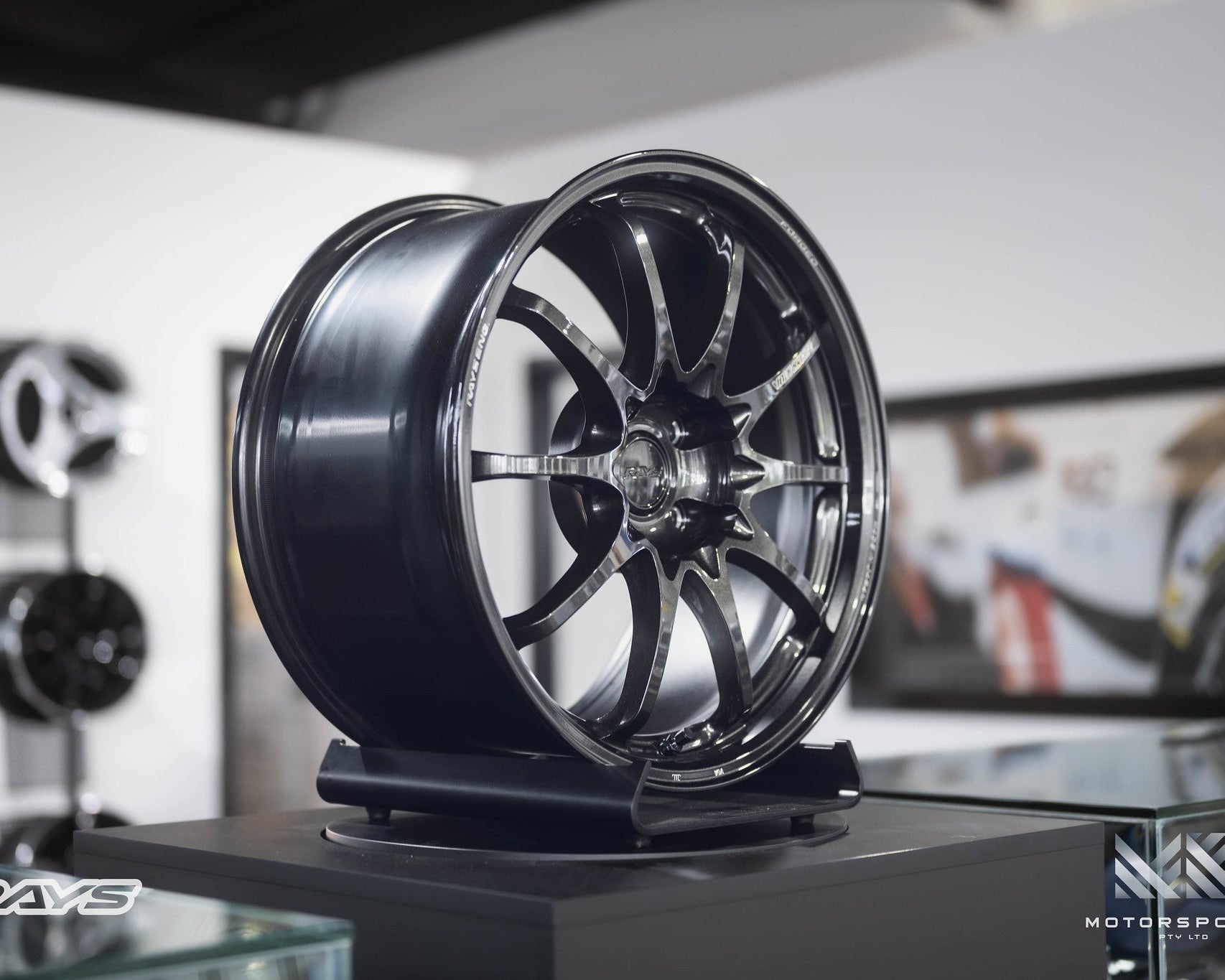 Volk Racing CE28N + 18’’ - 18x7.5 + 43 5x112 / Diamond