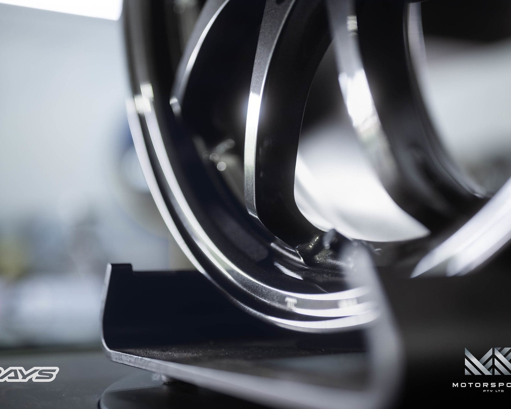 Volk Racing CE28N + 18’’ - Wheels