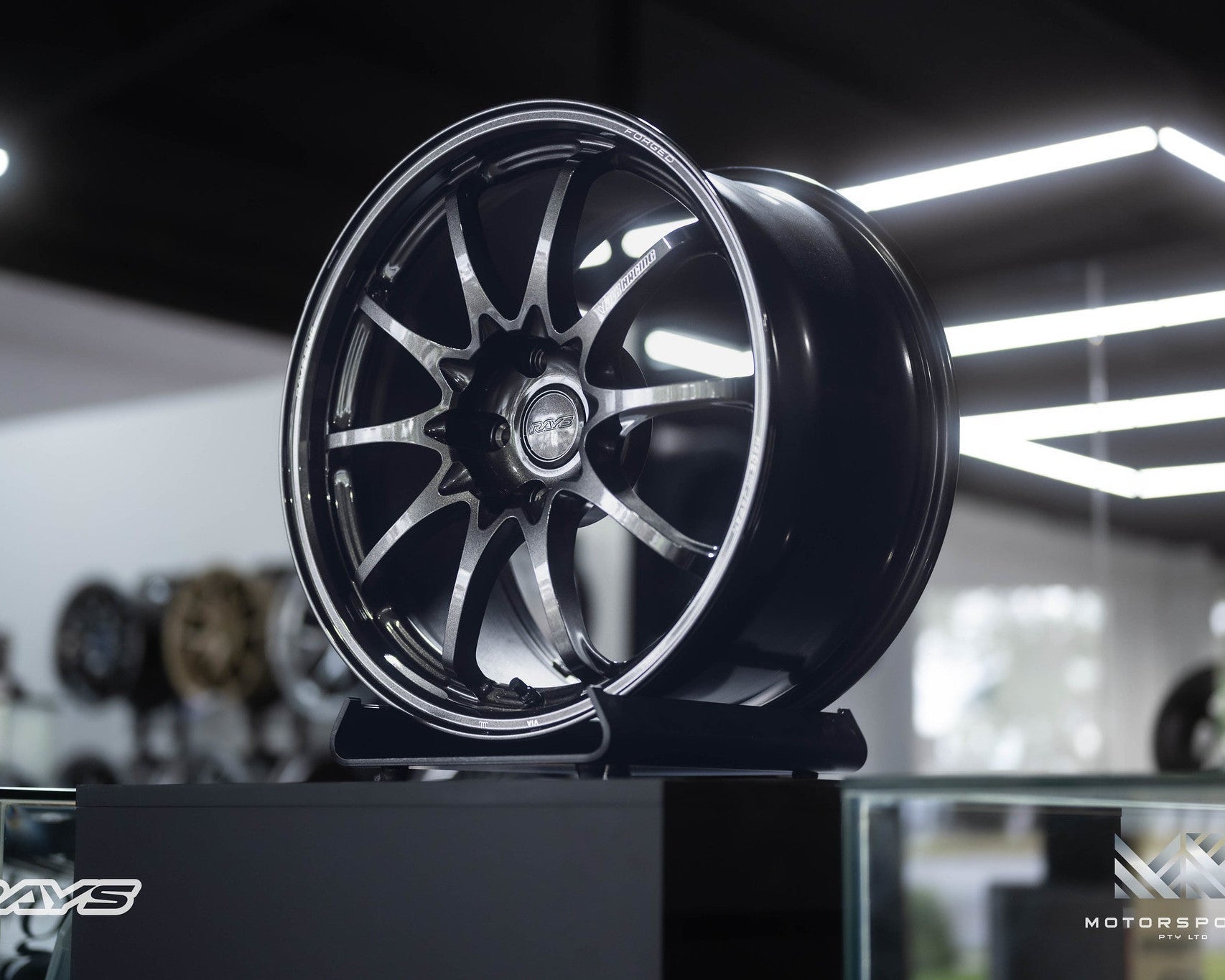 Volk Racing CE28N + 18’’ - Wheels