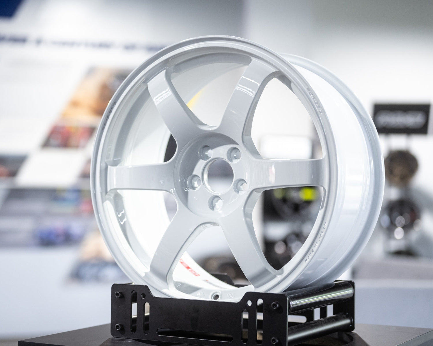 Volk Racing TE37 Saga SL 17’’ - 17x9 +21 5x114.3 / Dash