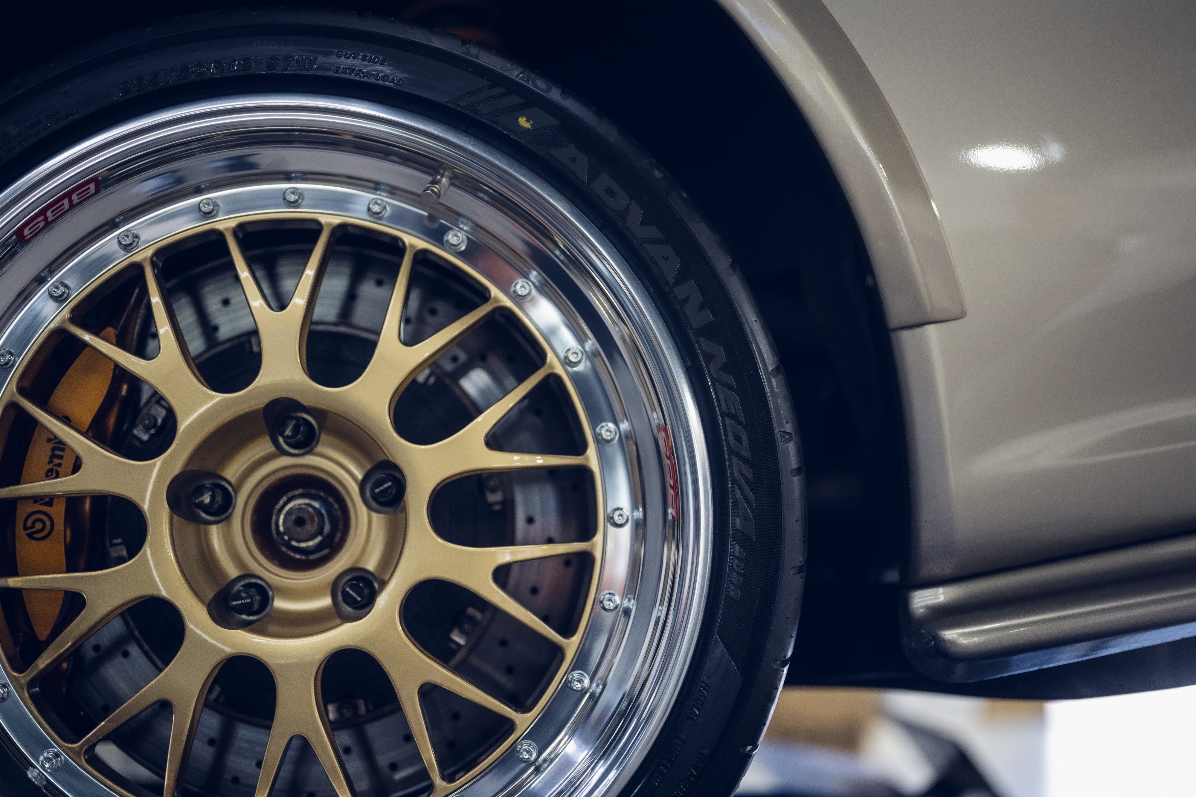 Yokohama ADVAN Neova AD09