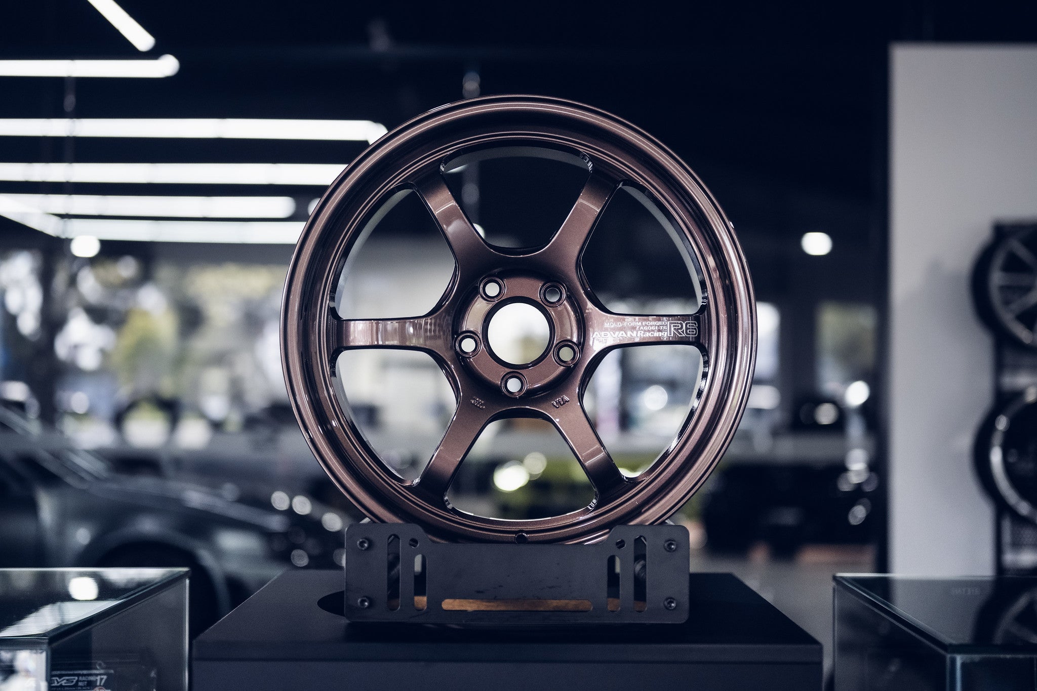 Advan Racing R6 5x112 - 18x8 +42 S 5x112 / Racing Copper