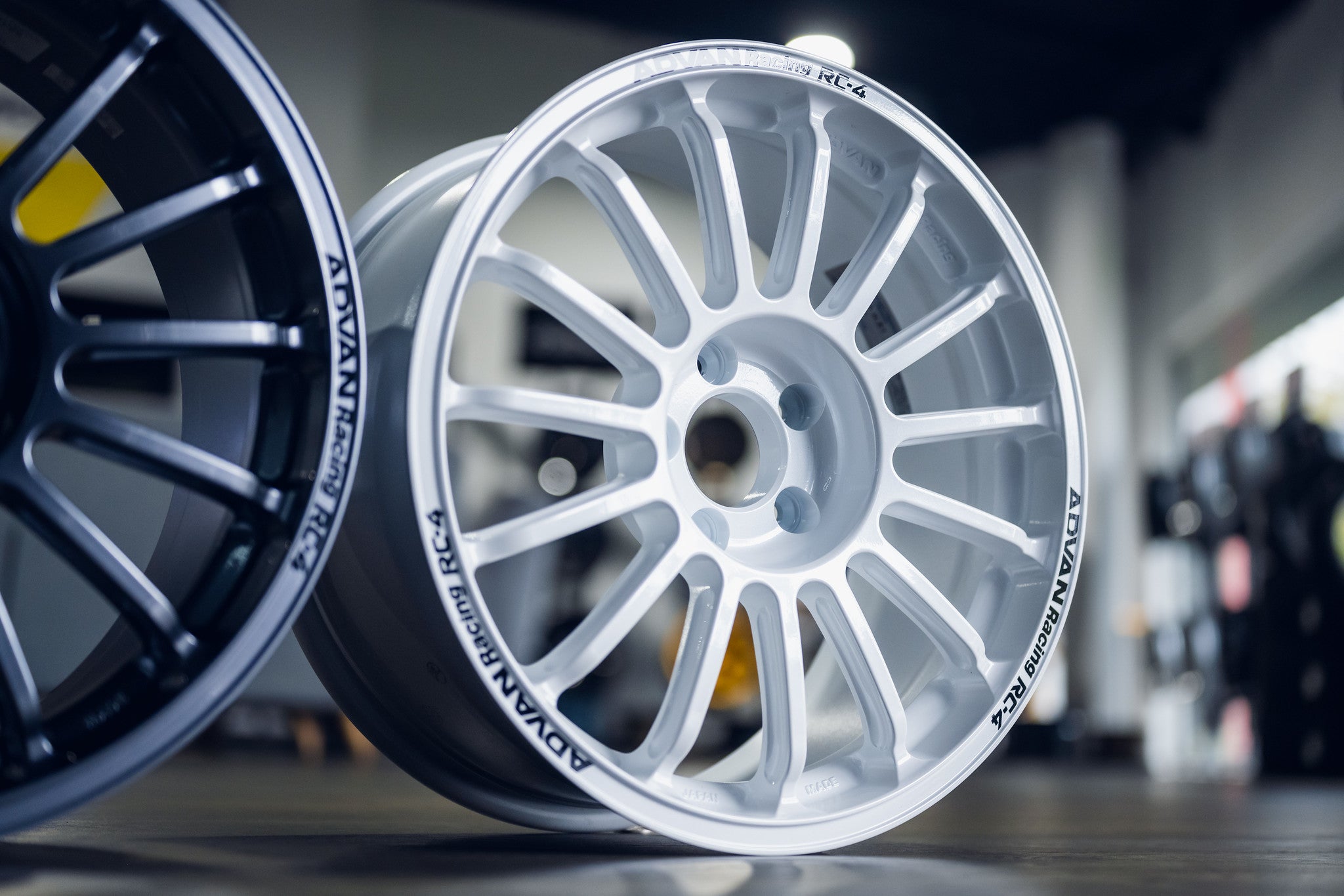 Advan Racing RC-4 18’’ - 18x8 +37 5x114.3 / Rally White