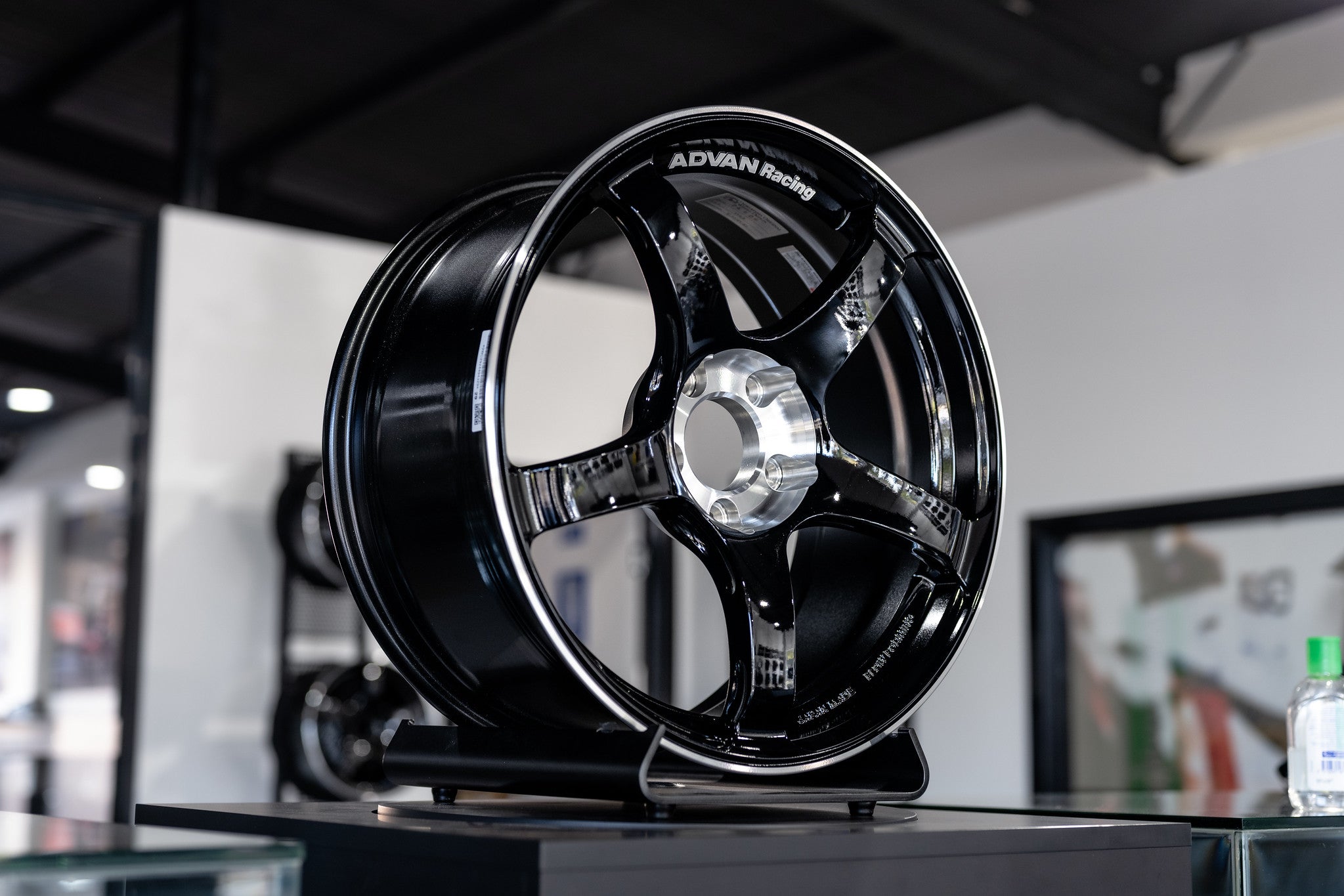 Advan TC-4 SE 17’’ - 17x7 + 42 4x100 / Racing Gloss Black &