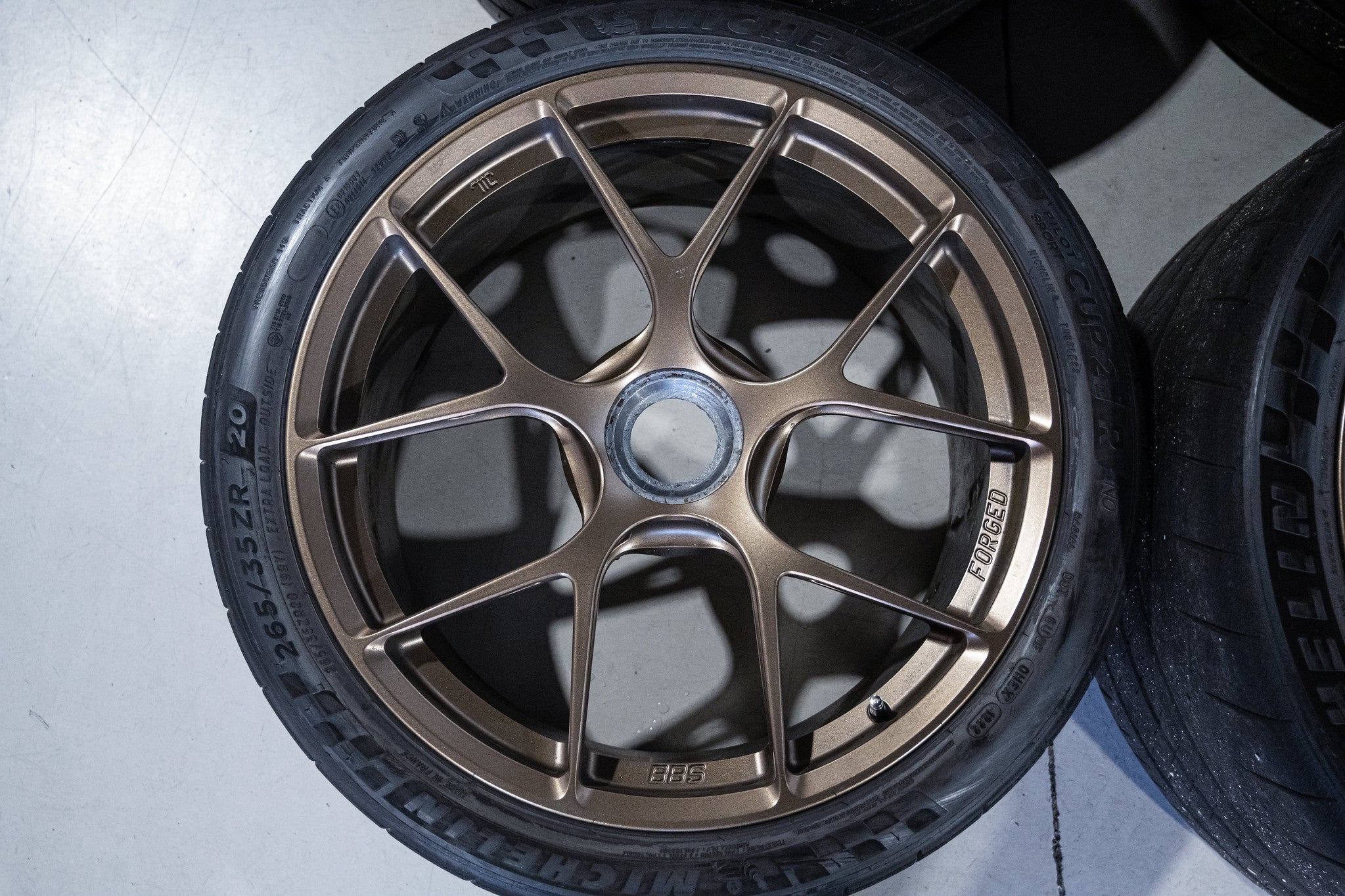 BBS FI-R F: FI142 20x9.5 + 50 R: FI143 21x12.5 + 48 1x130