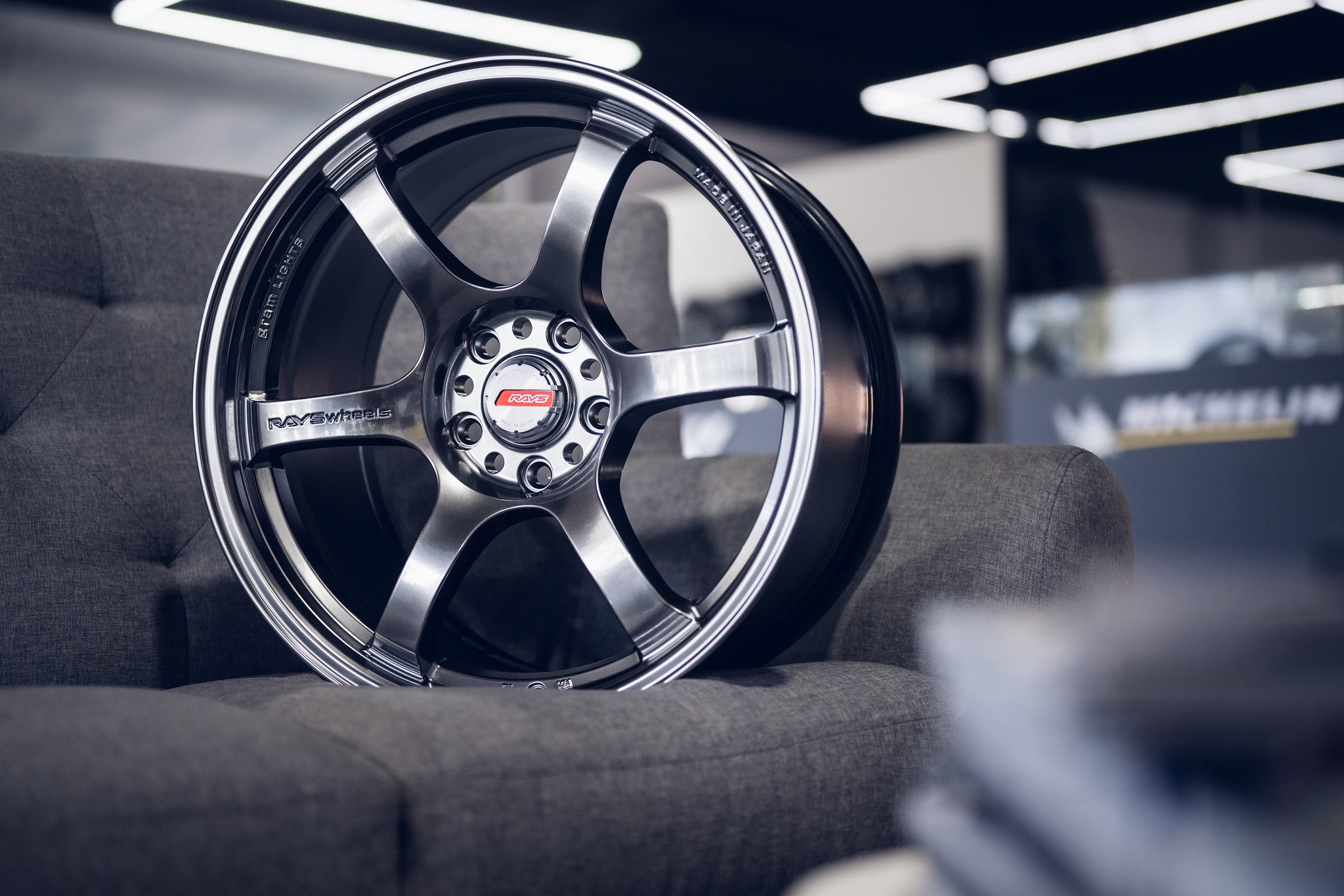 gramLIGHTS 57DR 18’’ - 18x9.5 + 38 5x100 / Grace Silver