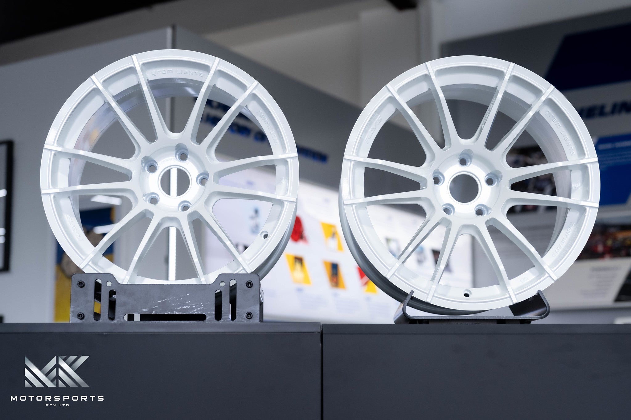 gramLIGHTS 57XR - 18x9.5 + 22 5x114.3 / Ceramic Pearl White