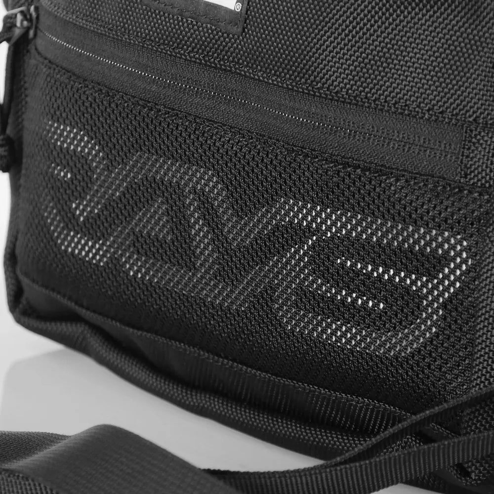 RAYSｘNEW ERA SHOULDER BAG 2L - Black - Merchandise