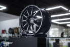 Volk Racing CE28N + 17’’ - Wheels