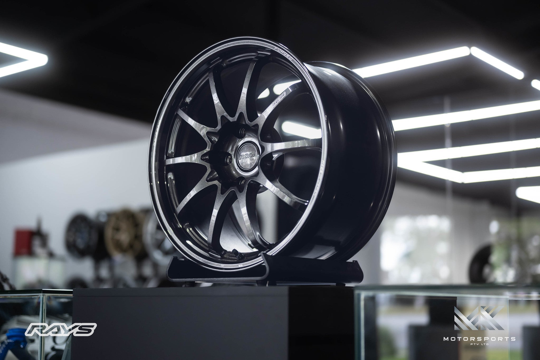 Volk Racing CE28N + 17’’ - Wheels